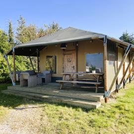 Luxe Safaritent in Grou, hotell i Grou