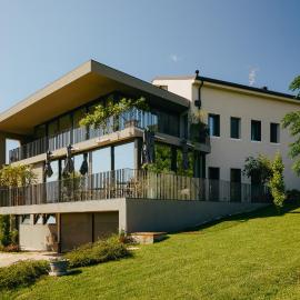 Stilla Rooms & Contemporary Cuisine، فندق في Colognola ai Colli