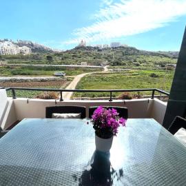 Mellieha Beach Apt Terrace&Views, hotel in Mellieħa