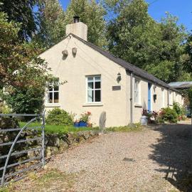 Curragh-Ard Cottage, מלון בניוקאסל