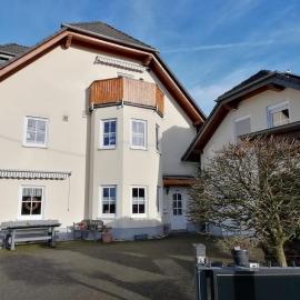 Ferienwohnung Schmitz，位于林德拉尔的酒店