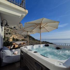 Holliday home Alida with jacuzzi, hotel in Podgora
