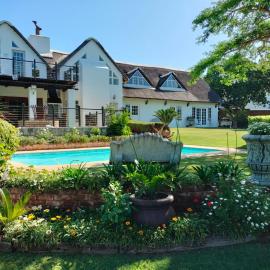 Little Tree Loft, hotel di Uitenhage