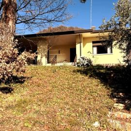 CÀ DEGLI OLIVI - Villino tra gli Olivi nel Borgo, Hotel in Caneva