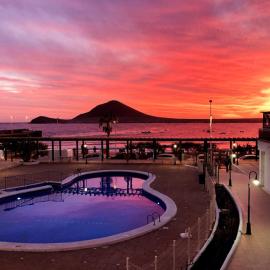 Stunning front line penthouse sea and pool, hotel in El Médano