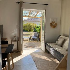 Studio dans les pins, хотел в Алес