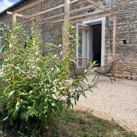 Gite Vigne - stay on a vineyard, overlooking the vines in this 2 bedroomed gite