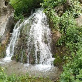 Ikhtiyor guest house with mountainiring hiking horse riding serivices, hotel a Yukary-Ukhum