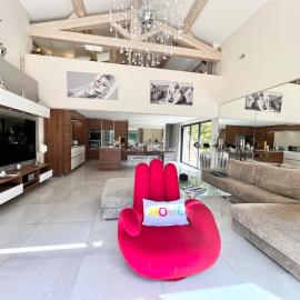 Gîte BB Chic du Domaine de la Franquette - Piscine Chauffée & SPA, hôtel à Caderousse