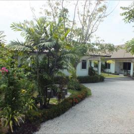 Vacation Garden Villa, hotel Thalangban