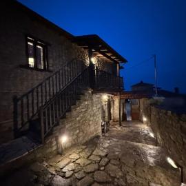 En Kanalion well، فندق في Kanália