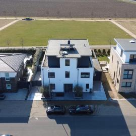 Neubau Penthouse - mit schöner Aussicht - 15min von Köln, hotel in Pulheim