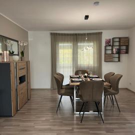 Saravica- moderne Wohnung mit Terrasse und Parkplatz