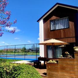 Lifestyle with Tennis Court, hotel i Tamahere