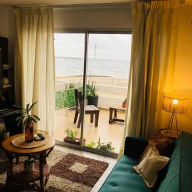 apto nuevo frente al mar – hotel w mieście Piriápolis