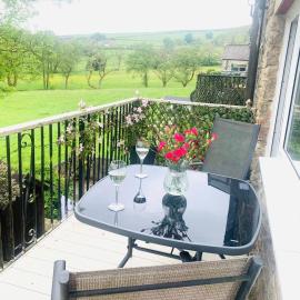Tilly Cottage - overlooking Pendle Hill, Hotel in Barrowford