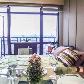 Cozy Apartment City & Mountain View with balcony FREE NETFLIX with pools sauna and sunbathing