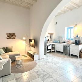 ''TSI TSI' traditional home & private Pool'