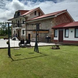 Vivienda Rural La Mazuga: Cabarceno'da bir otel
