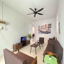 Jovial Single Storey Cozy Haus 9Pax, Hotel in Lunas