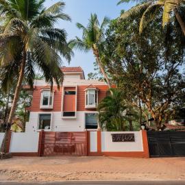 Alaya Stays 3 BHK with Plunge Pool, Kid's Nook & Terrace - Casa Bella Vista, hotel en Verem