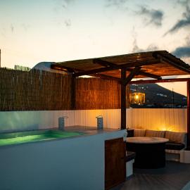 Leticia villa Santorini with heated jacuzzi