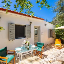 Stefanos Cottage、Longosのホテル