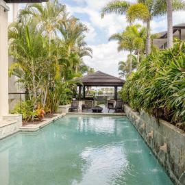 Luxury Romance - 5 to Beach, hotel in Casuarina