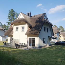 Ferienhaus Meerle - mit Sauna, Hunde willkommen, Hotel in Zirchow