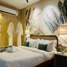 BluO Luxury Penthouse Staycation - Bathtub, Private Rooftop & Garden - Gurgaon
