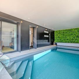 la villa iodée, le confort d une maison neuve équipée d une piscine intérieure chauffée toute l année, très proche des plus belles plages, hotel in Fouesnant