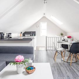 Bright, Restful Coach House in Central Sevenoaks