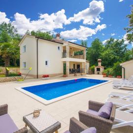 Villa Olifi, a peaceful villa surrounded by nature, Hotel in Kršan