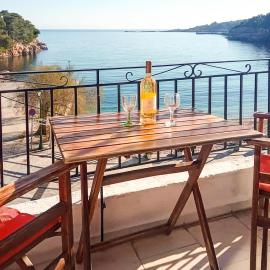 Beachfront Alonissos Rooms - Galazia Thea Gems, hotelli kohteessa Alonnisoksen vanhakaupunki