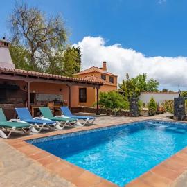 Charming villa with sea view in Puntagorda โรงแรมในปุนตากอร์ดา