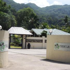Hotel La Roussette, hotel in Anse aux Pins