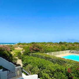 Appartement entre la lagune et la mer avec piscine, direct plage, vue partielle mer