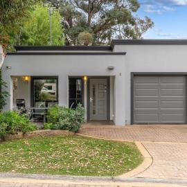 Lake View Villa، فندق في Lake Hume