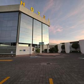 Hotel Alcampo – hotel w mieście Querétaro