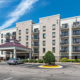 Comfort Suites Southpark، فندق في كولونيل هايتس