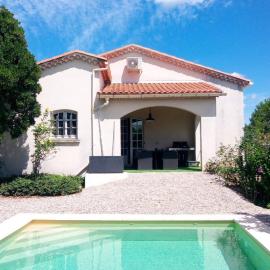 Villa dans le Gard située entre Nîmes, Alès et Uzès avec piscine et spa jacuzzi, hotell sihtkohas Saint-Christol-lès-Alès