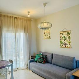מול ים המלח, Hotel in Ovnat