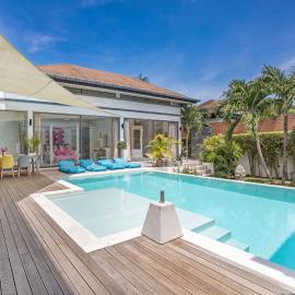 Luxury 4BR Villa Virginie, Salt Pool, Rawai, hotel v destinaci Rawai pláž