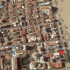 Apartamento reformado en 1ª linea de playa con terraza, hotel in Puerto de Gandía