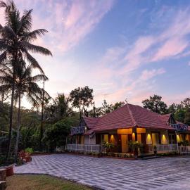 StayVista's Tarang - The Nest - 3BHK Villa with Alfresco Dining & Private Pool, hotel a Jambur