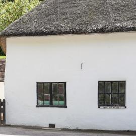 Listed One bedroom thatched cottage with garden