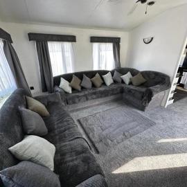 2 Bed Mobile Home Sea Views, Centre Field