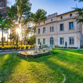 Château Sainte Colombe - Chambres, hotel din Saint-Geniès-des-Mourgues