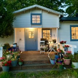 Underbart litet hus i lantligt läge, khách sạn ở Hemse
