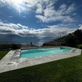 Rooms Le Rive 23, hotel in Costa Volpino